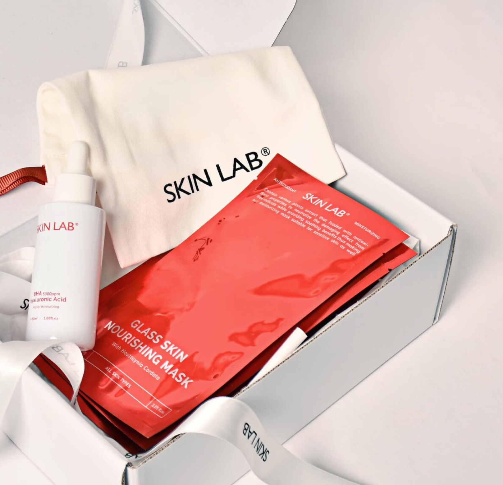 Skin Lab Glass Skin 紅玻璃水滋養面膜 SKIN LAB skincare products including a mask and serum in a box with a white drawstring bag.
